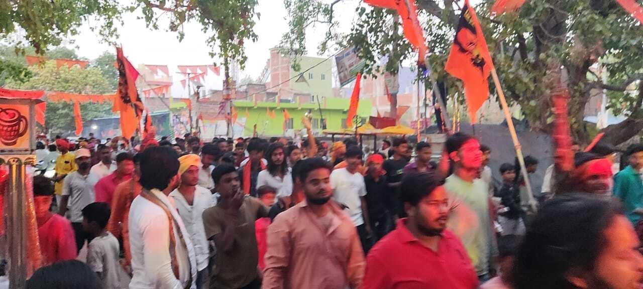 गाजे-बाजे के साथ निकाली गयी भगवान श्री राम की झांकी