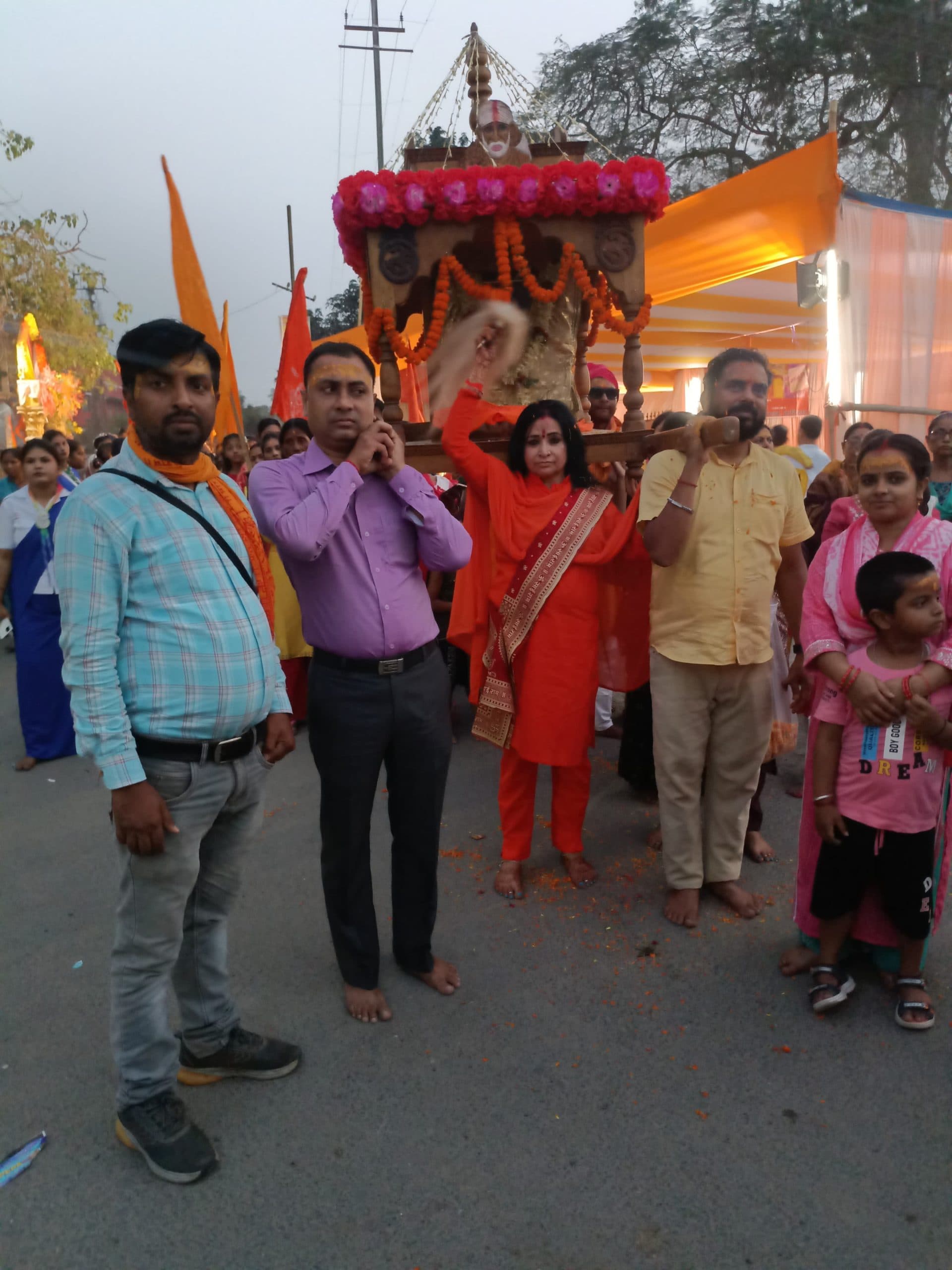 साईं बाबा की निकाली गयी भव्य पालकी शोभायात्रा