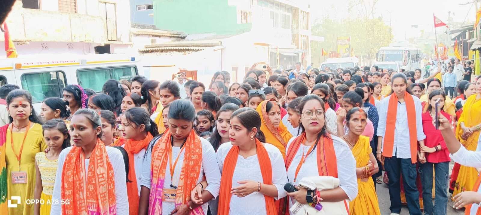 विहिप, बजरंग दल और मातृ शक्ति दुर्गा वाहिनी की शोभायात्रा