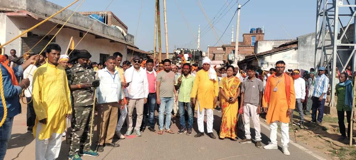 बरवाडीह में धूमधाम से निकली शोभायात्रा