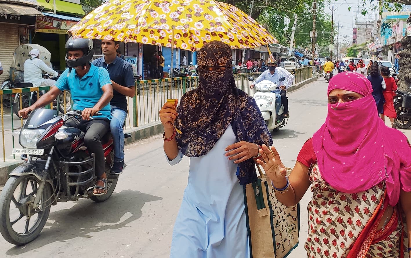 Gopalganj News : आसमान से बरसने लगी आग, इस सीजन का सबसे गर्म दिन रहा रविवार