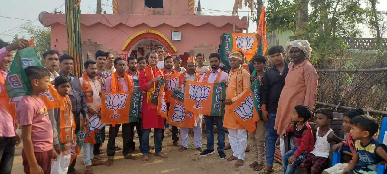 स्थापना दिवस पर दर्जनों लोगों ने ग्रहण की भाजपा की सदस्यता