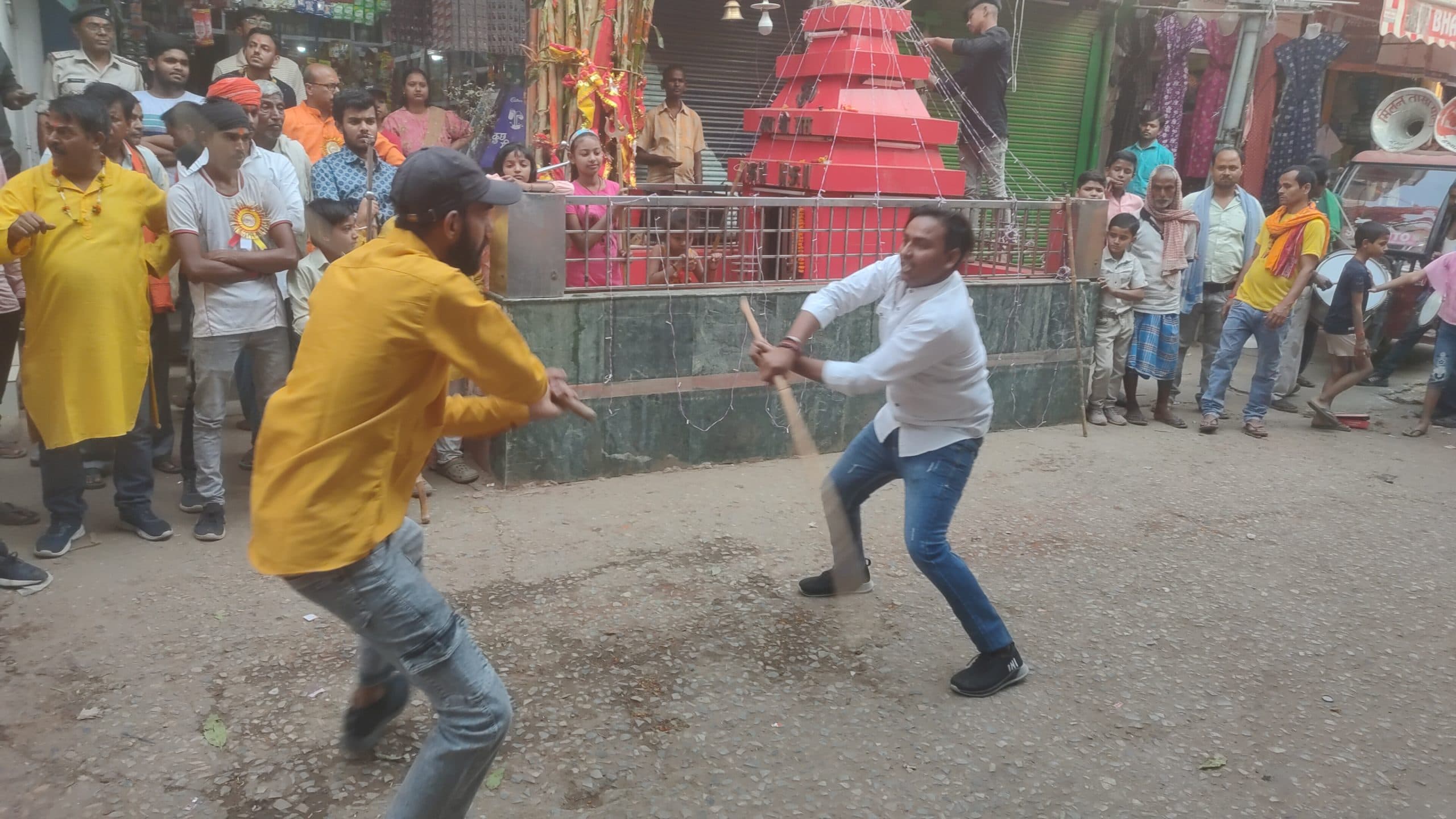 भगवामय हुआ शहर, जय श्रीराम, जय हनुमान के घोष से गूंजा कोना-कोना