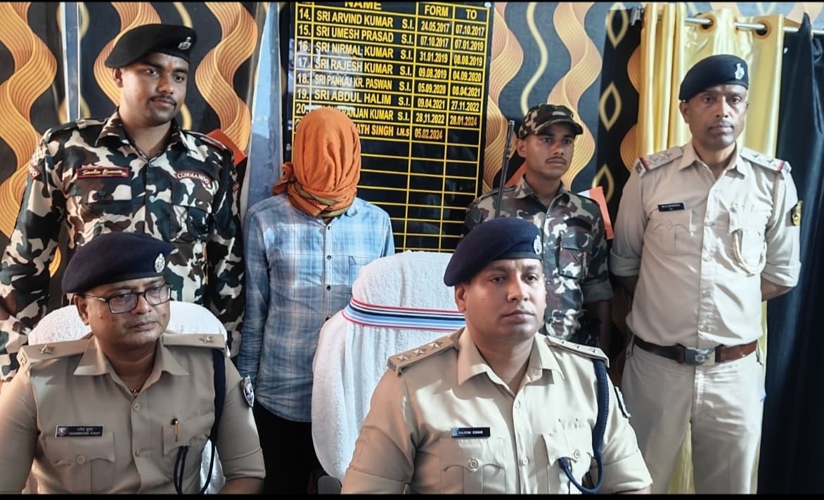 छत पर आर्म्स लहराकर पड़ोसी को कर रहा था भयभीत, कट्टा के साथ युवक गिरफ्तार