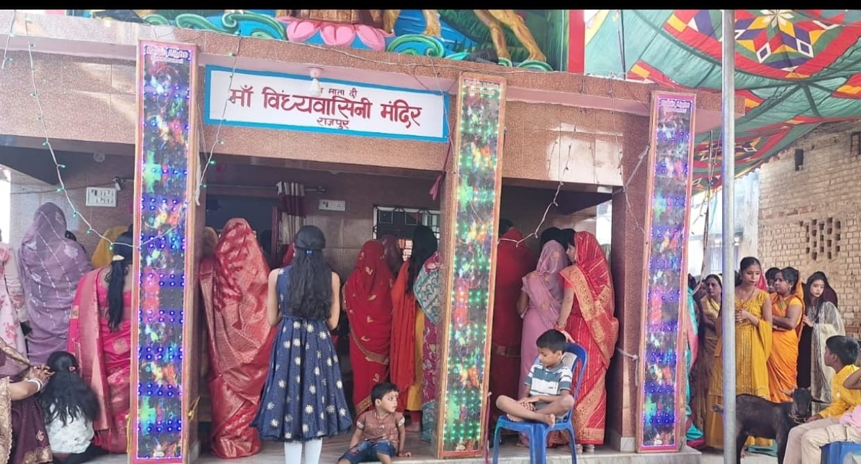 महानवमी पर सिद्धिदात्री की हुई पूजा, मां विंध्यवासिनी मंदिर में उमड़े भक्त
