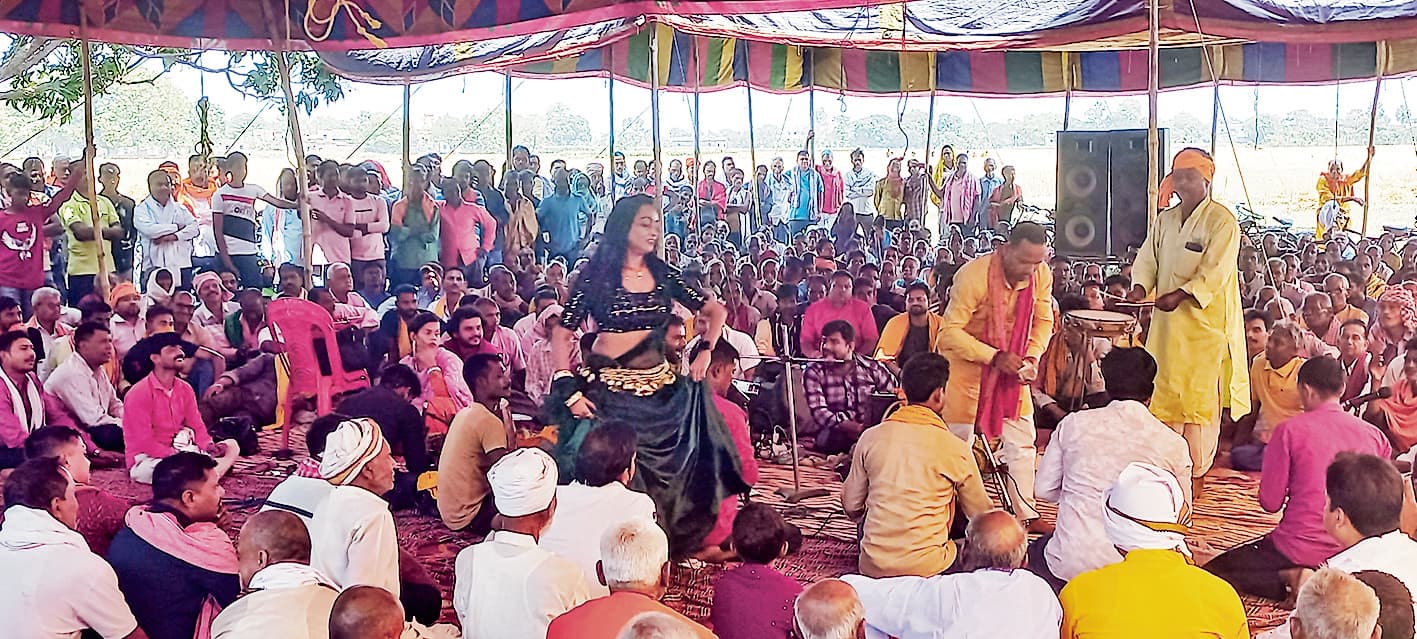 Saran News : रसूलपुर में दुगोला चैता पर झूमे श्रोता