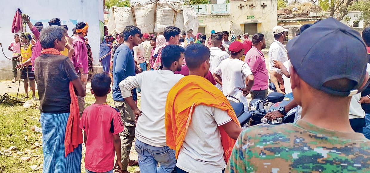 Saran News : सड़क किनारे खुले कुएं में गिरकर सात वर्षीय बच्चे की मौत