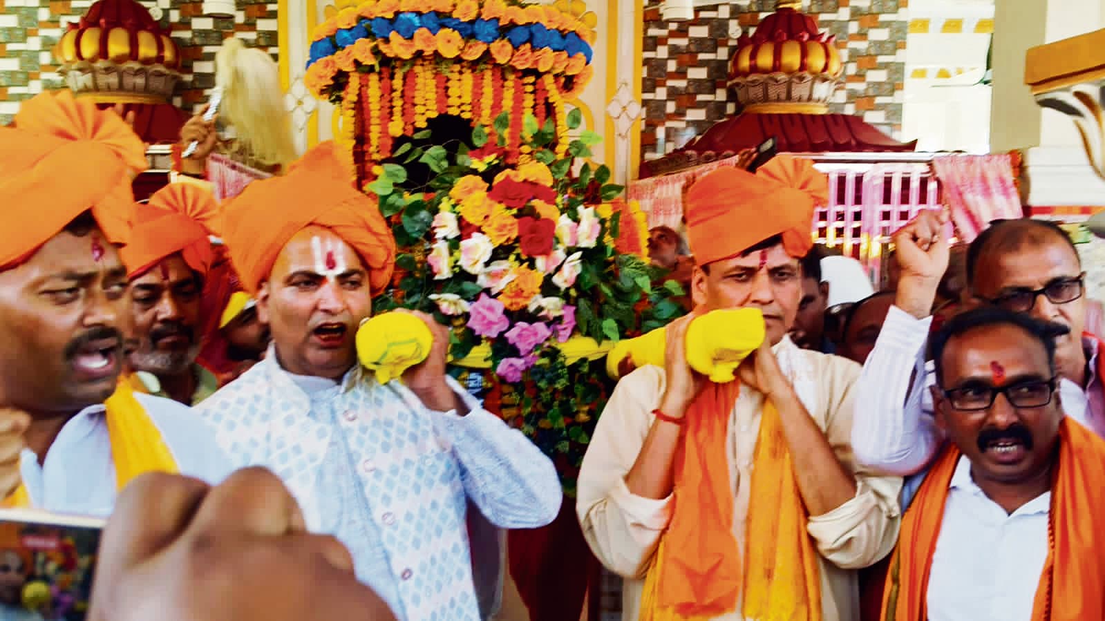 hajipur news. पातेपुर में निकली शोभायात्रा में केंद्रीय गृह राज्य मंत्री हुए शामिल