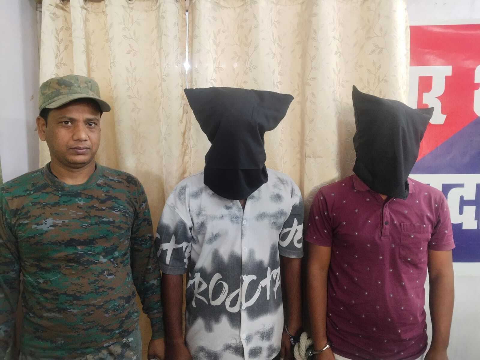 लोन दिलाने के नाम पर ठगी करने वाले दो साइबर आरोपित गिरफ्तार