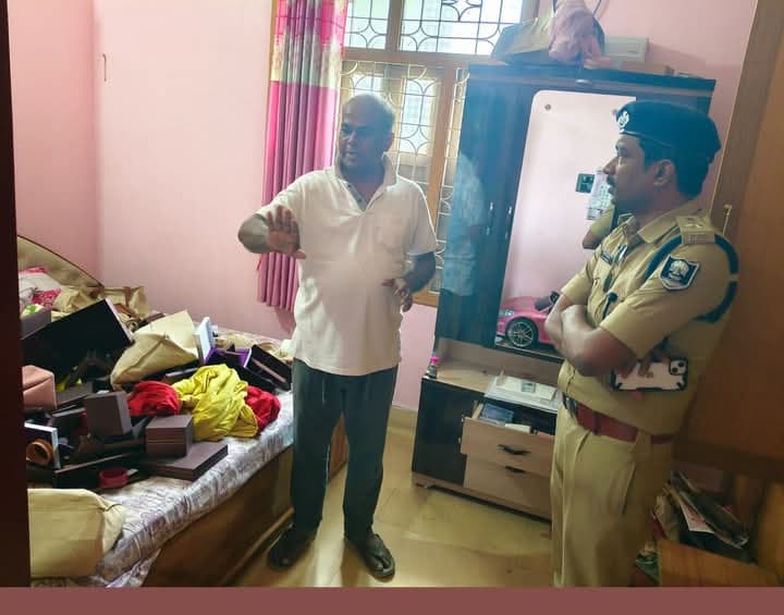 तीन टीम लाइनर की तलाश में कर रही छापेमारी, दहशत में परिवार