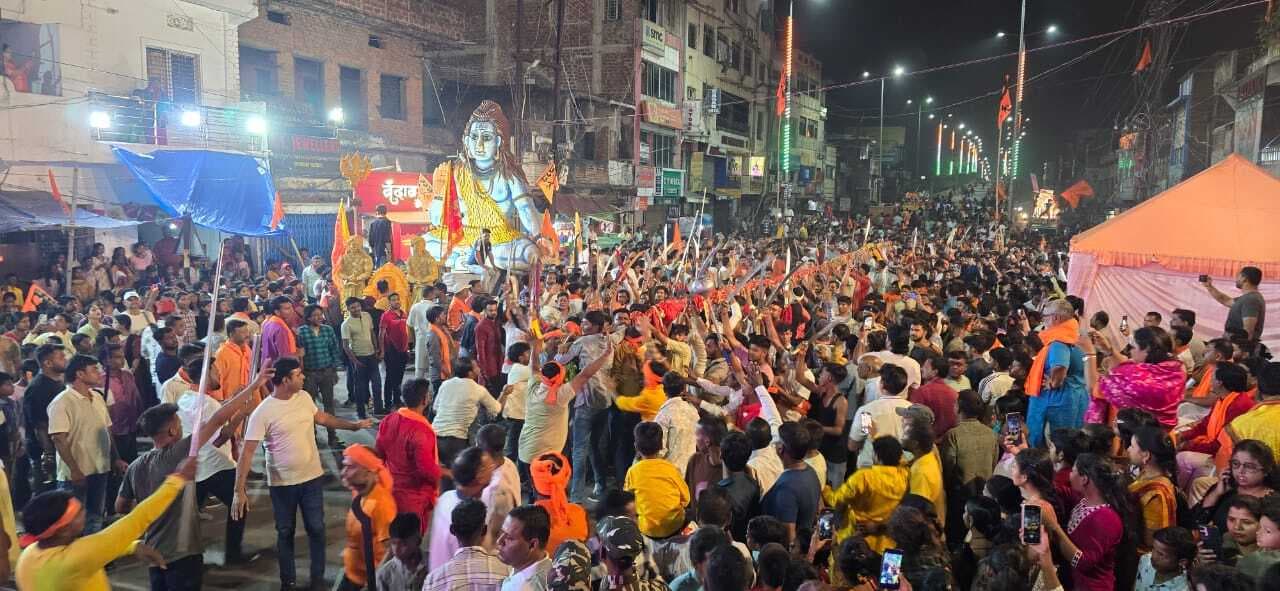 West Singhbhum News : ''जय श्री राम'' से गूंजा चक्रधरपुर शहर