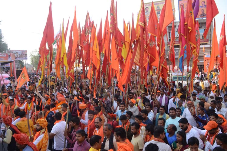 ranchi news : रामनवमी के उल्लाह में डूबी राजधानी रांची, खूब लहराये महावीरी पताके