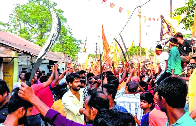 हुगली में हथियारों के साथ निकली रामनवमी की शोभायात्रा