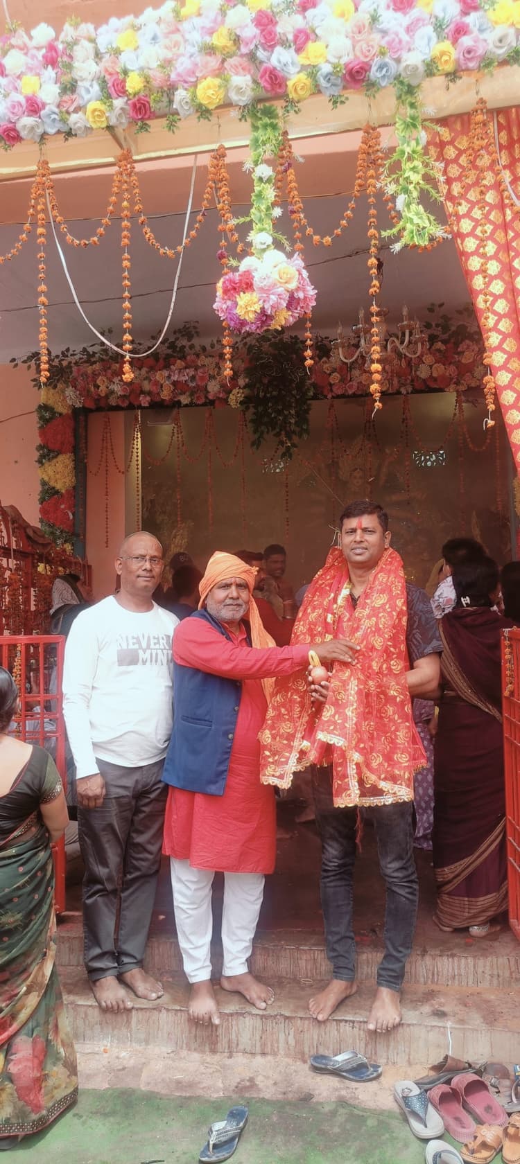 बड़कागांव में उल्लासपर्ण माहौल में मनी बासंती दुर्गा पूजा