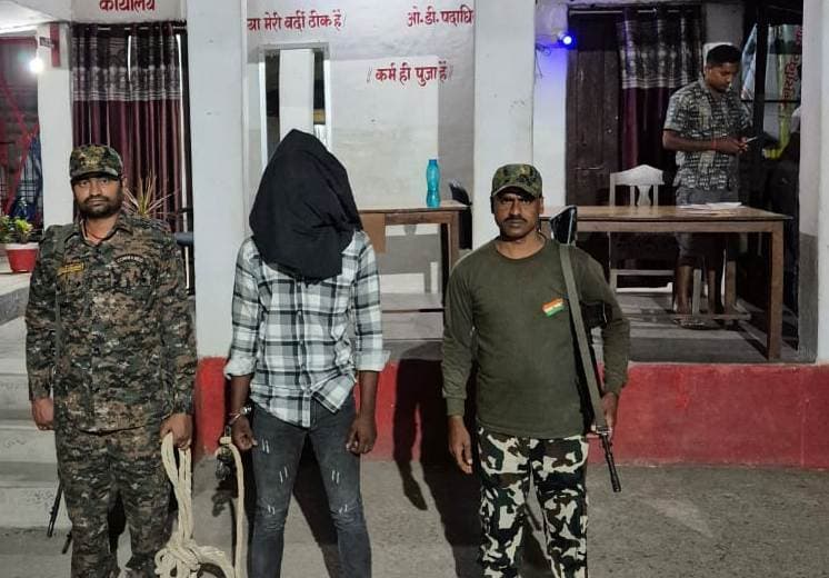 सोशल साइट पर हथियार के साथ फोटो डालने वाला युवक गया जेल