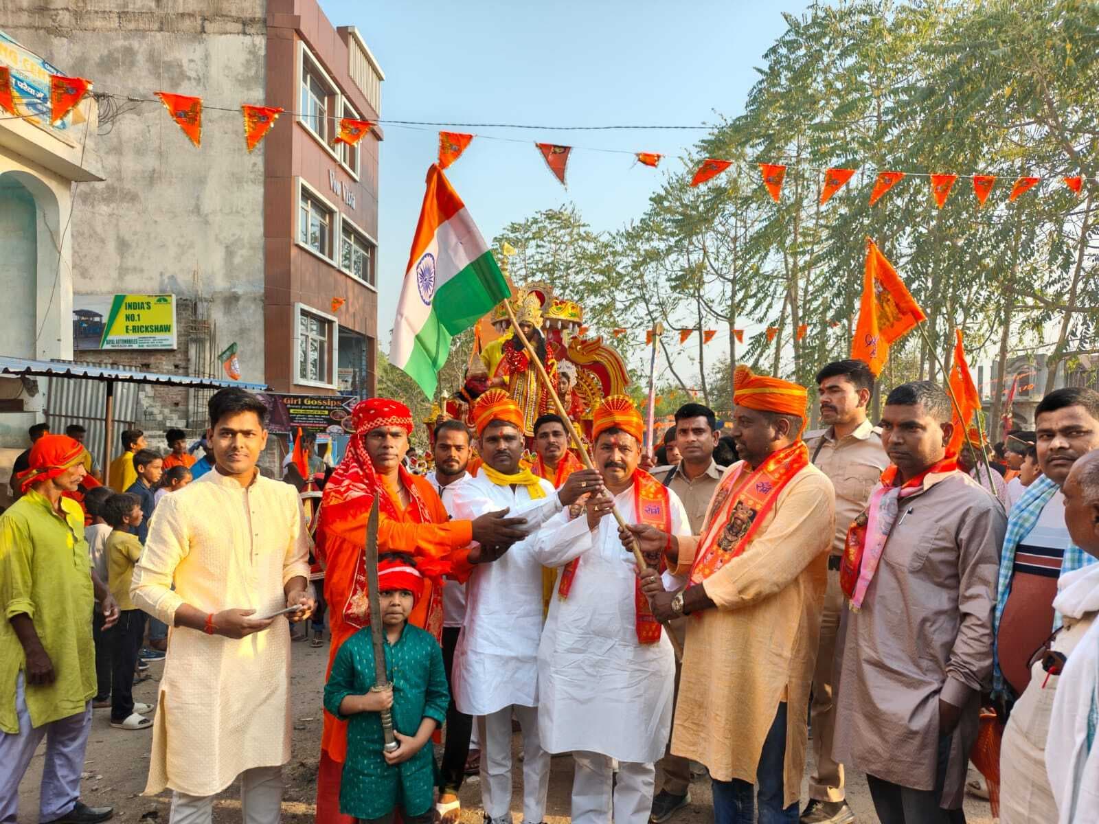 गया : रामनवमी जुलूस में युवाओं ने निकाली झांकी