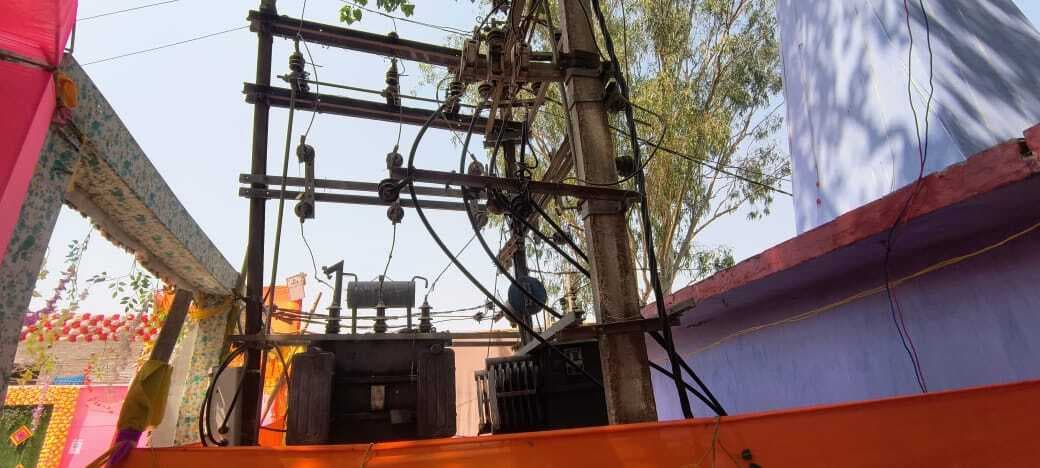 मंदिर परिसर से विद्युत ट्रांसफार्मर हटाने की मांग