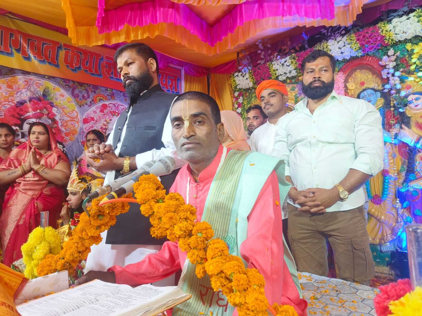 पति में ईश्वर भाव नहीं रखने वाली नारी के इहलोक और परलोक दोनों बिगड़ते  हैं : डॉ रामाशंकर नाथ