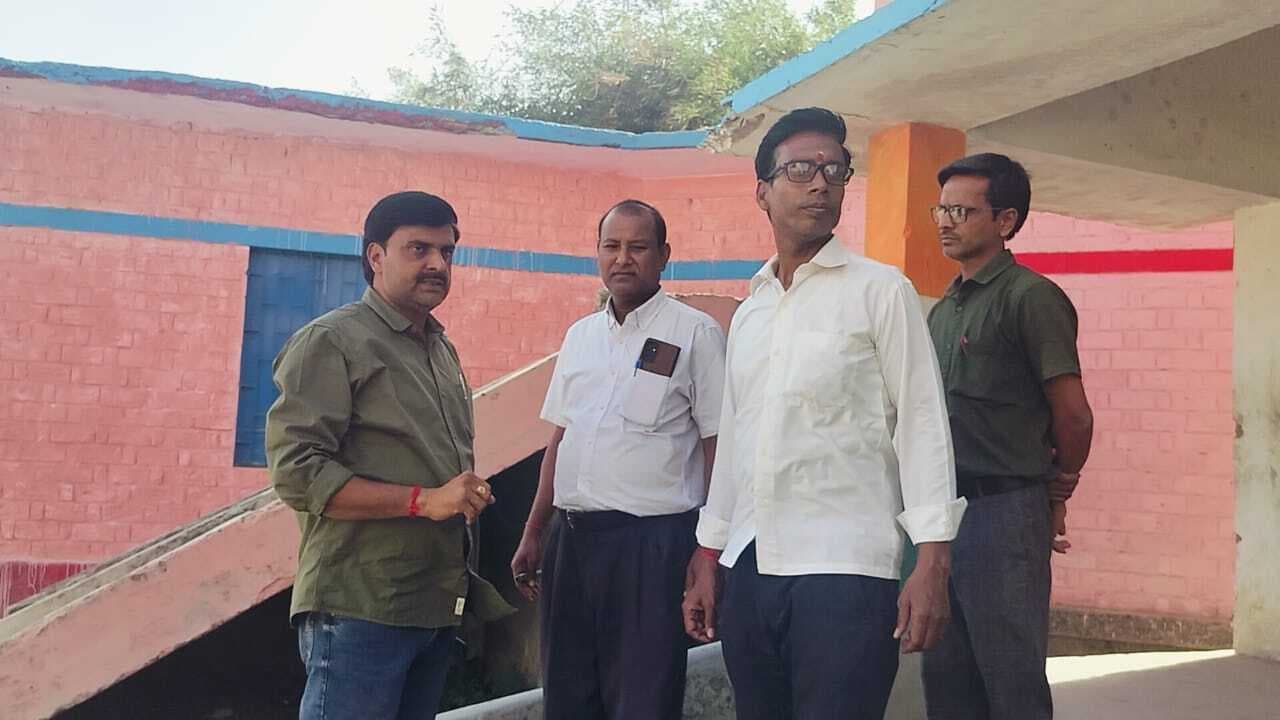 सिधवलिया के स्कूलों में अगलगी की आपात स्थिति से निबटने की नहीं है कोई व्यवस्था, 27 हजार से अधिक छात्र-छात्राएं स्कूलों में करते हैं पढ़ाई