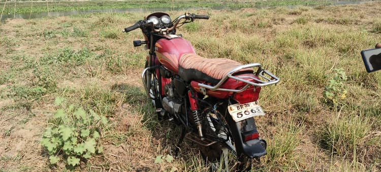 कोलासी पुल से अज्ञात बाइक बरामद, जांच में जुटी पुलिस