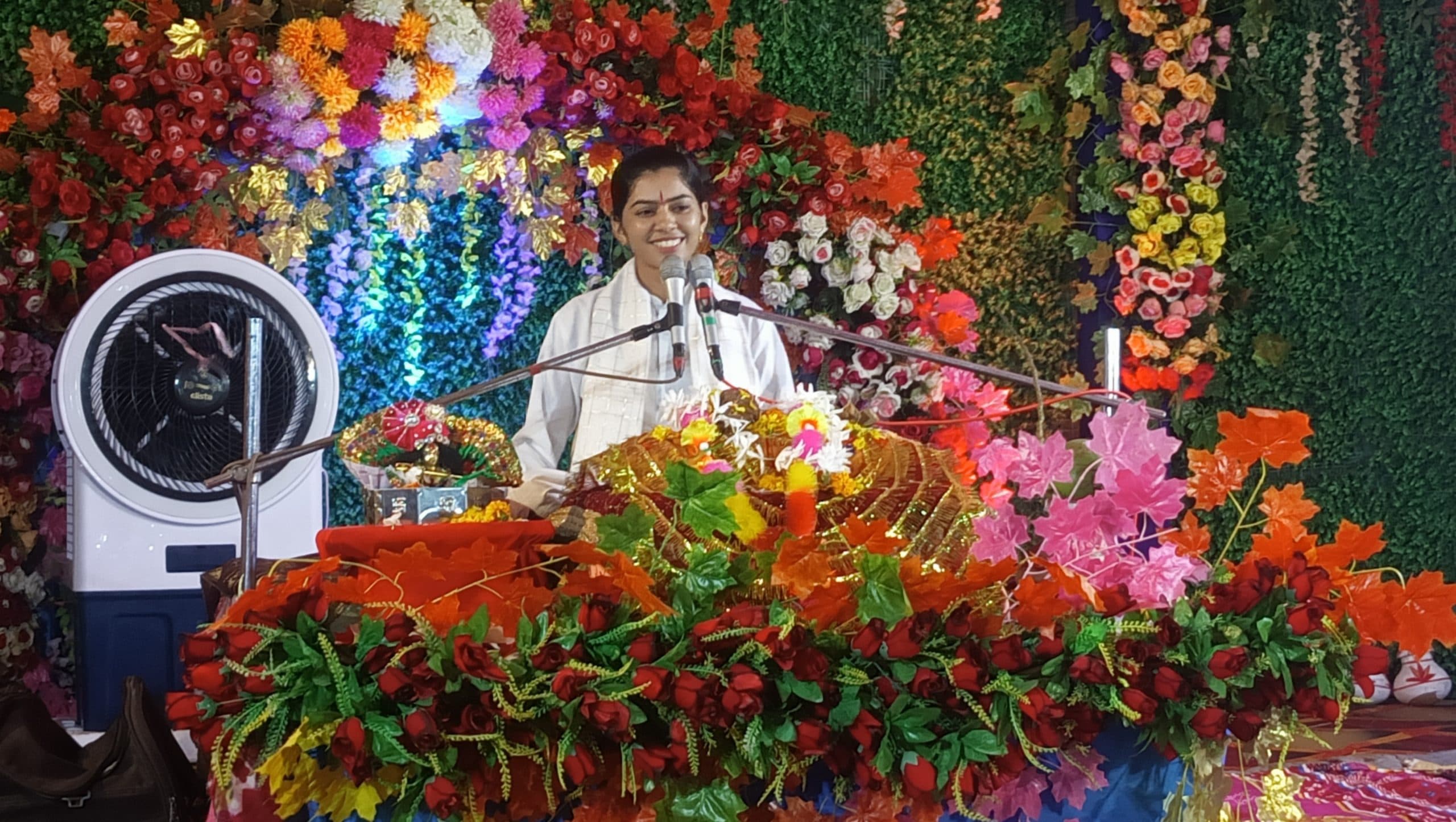 माखन चोर की लीलाओं को देख मंत्रमुग्ध हुए श्रद्धालु