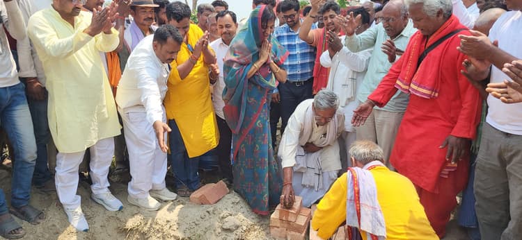 मंदिर निर्माण कार्य की रखी आधारशिला