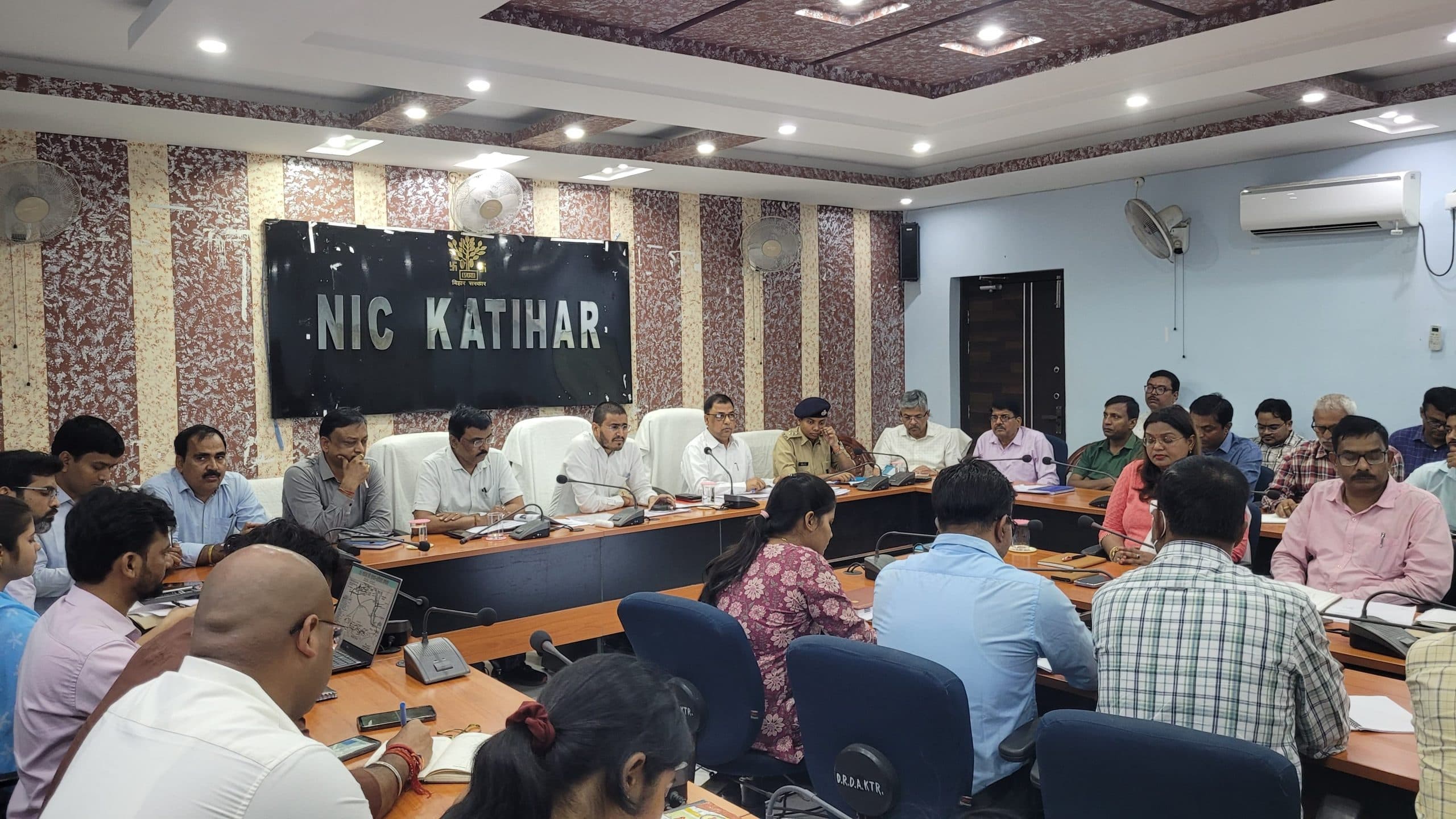 समय सीमा से पूर्व मानक के अनुरूप करें बाढ़ पूर्व तैयारी : डीएम