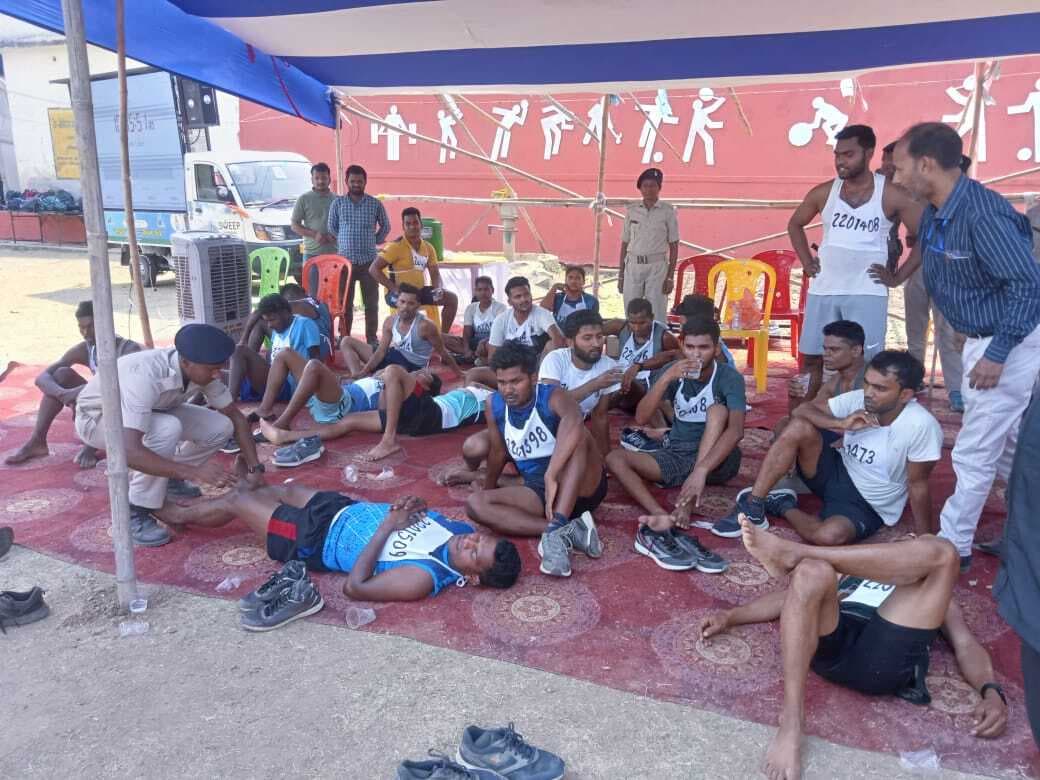 चौकीदार नियुक्ति के लिए शारीरिक जांच सह दौड़ शुरू, 102 अभ्यर्थी हुए सफल