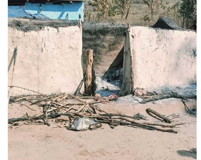 घर में आग लगने से सामान जलकर राख