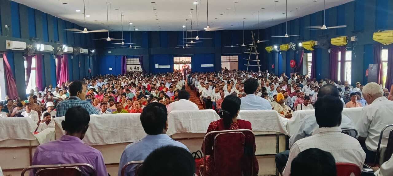 प्रधानाध्यापक और पदाधिकारी कार्यों का करें निर्वह्ण: डीसी