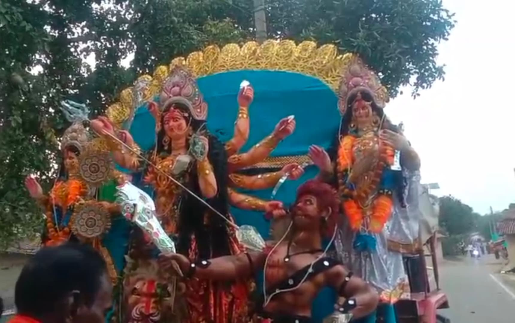 भेलाटांड़ में मां दुर्गा की प्रतिमा को दी गयी विदाई