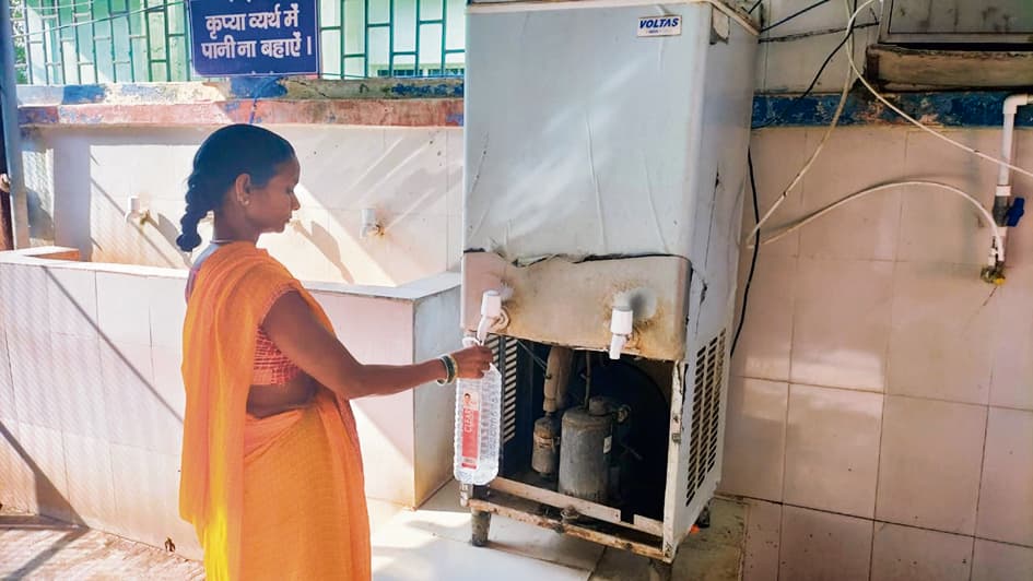 Kaimur News : अइसन इलाज के का फायदा, जब भर्ती मरीजन के दवाइयों खाये के पानी नइखे