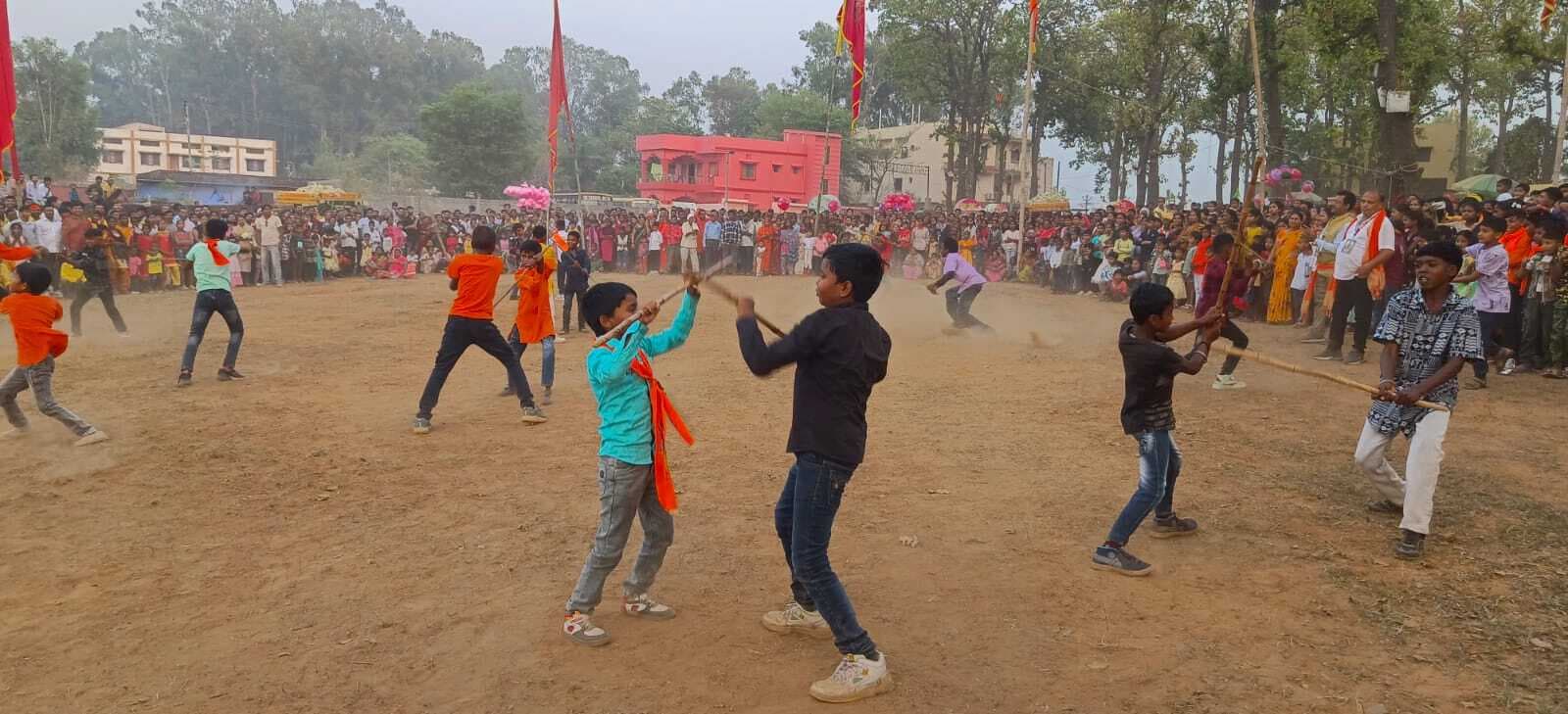 शस्त्र चालन में बेहतर प्रदर्शन करने वाले प्रतिभागी सम्मानित