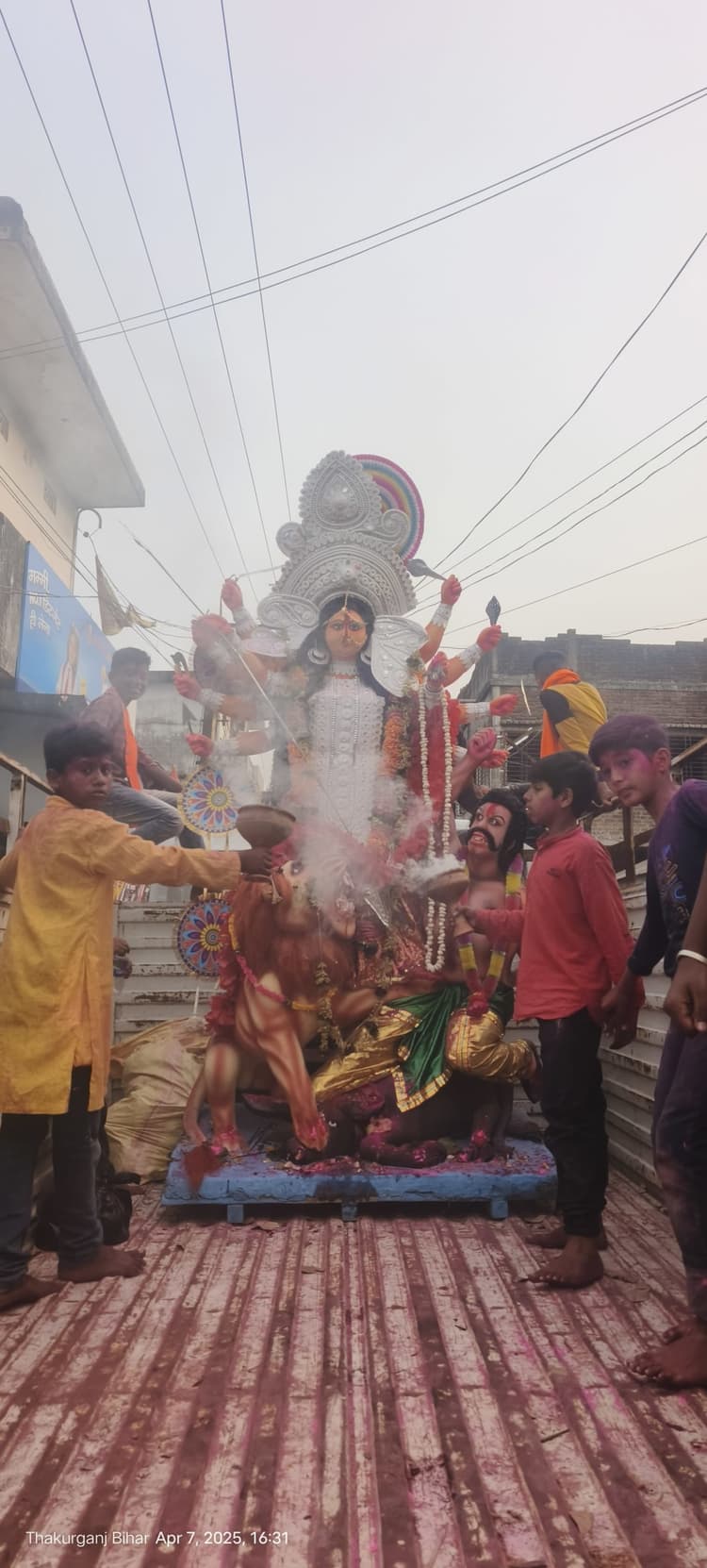 मां दुर्गा की प्रतिमा के विसर्जन के साथ चैती नवरात्र का समापन