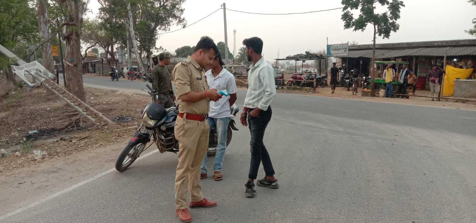 पुलिस ने चलाया वाहन जांच अभियान, वसूला जुर्माना