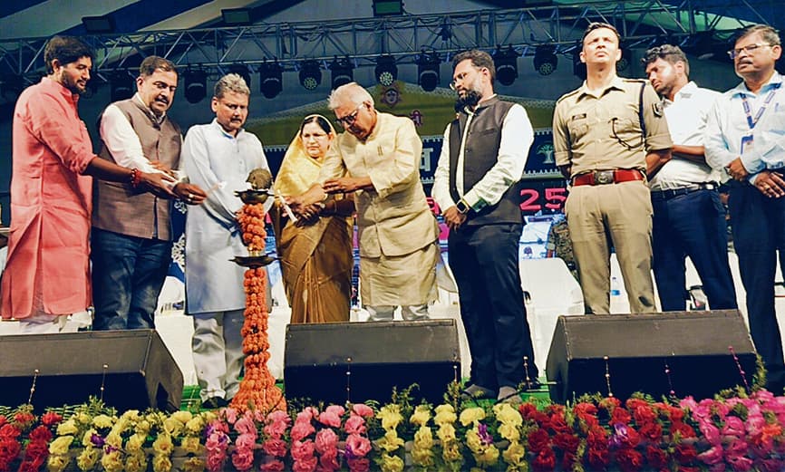 Gopalganj News : थावे मंदिर की आय से अनाथालय और वृद्धाश्रम खोलने पर प्रशासन करे विचार : शिक्षा मंत्री