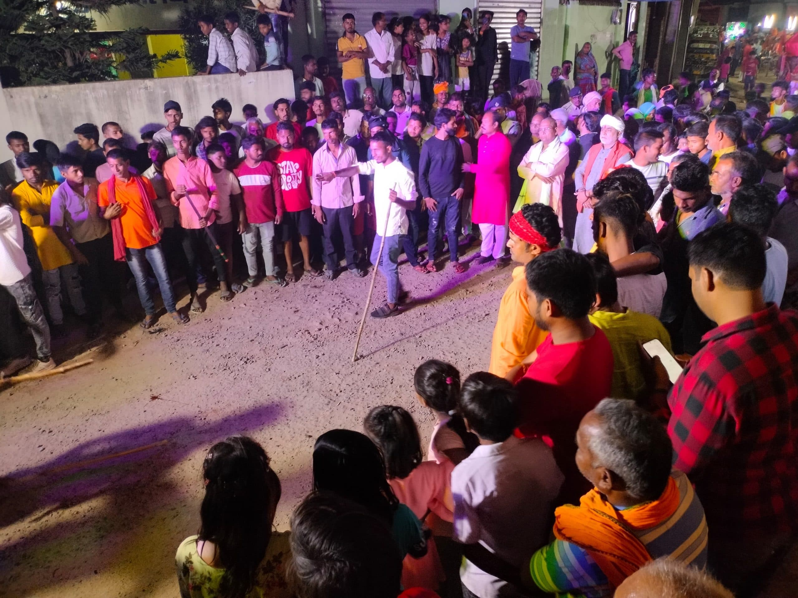 रामनवमी पर्व पर अखाड़ा दल ने निकाली भव्य झांकी