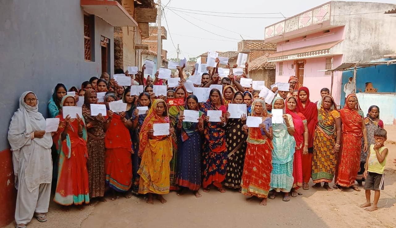 130 में 61 घरों को तोड़ने का नोटिस