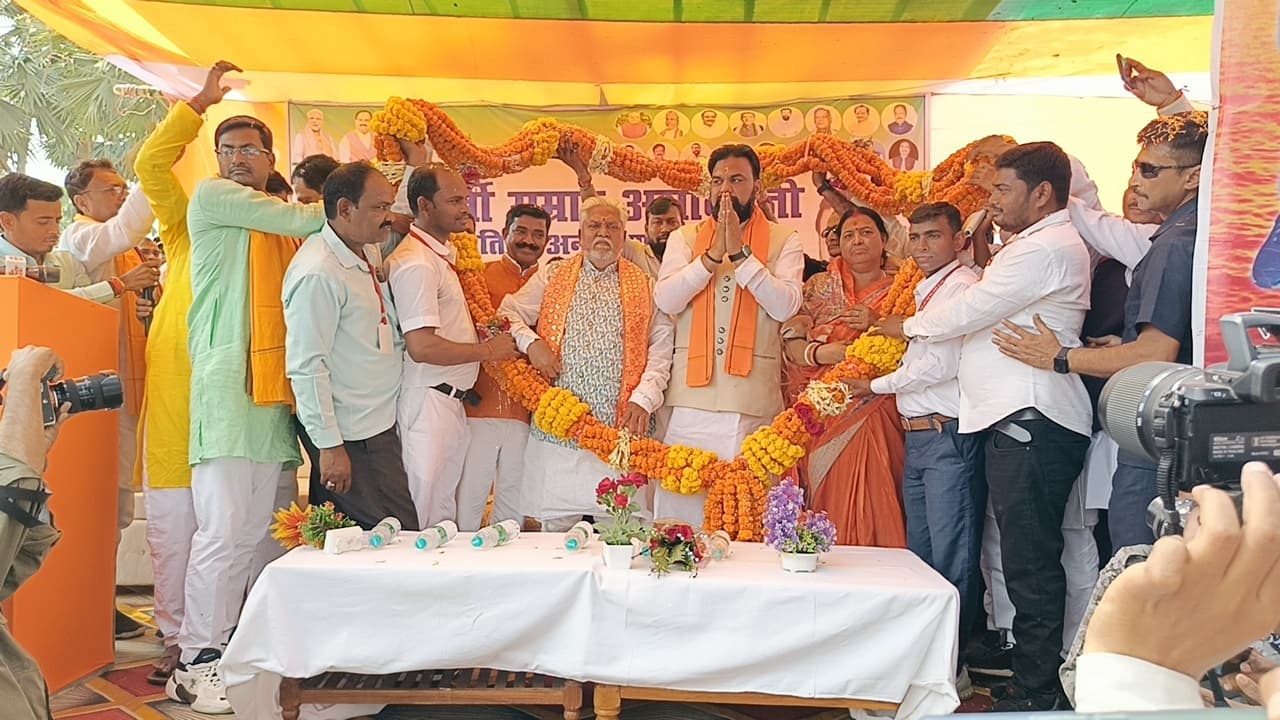 उपमुख्यमंत्री सम्राट चौधरी ने सम्राट अशोक की प्रतिमा का किया अनावरण