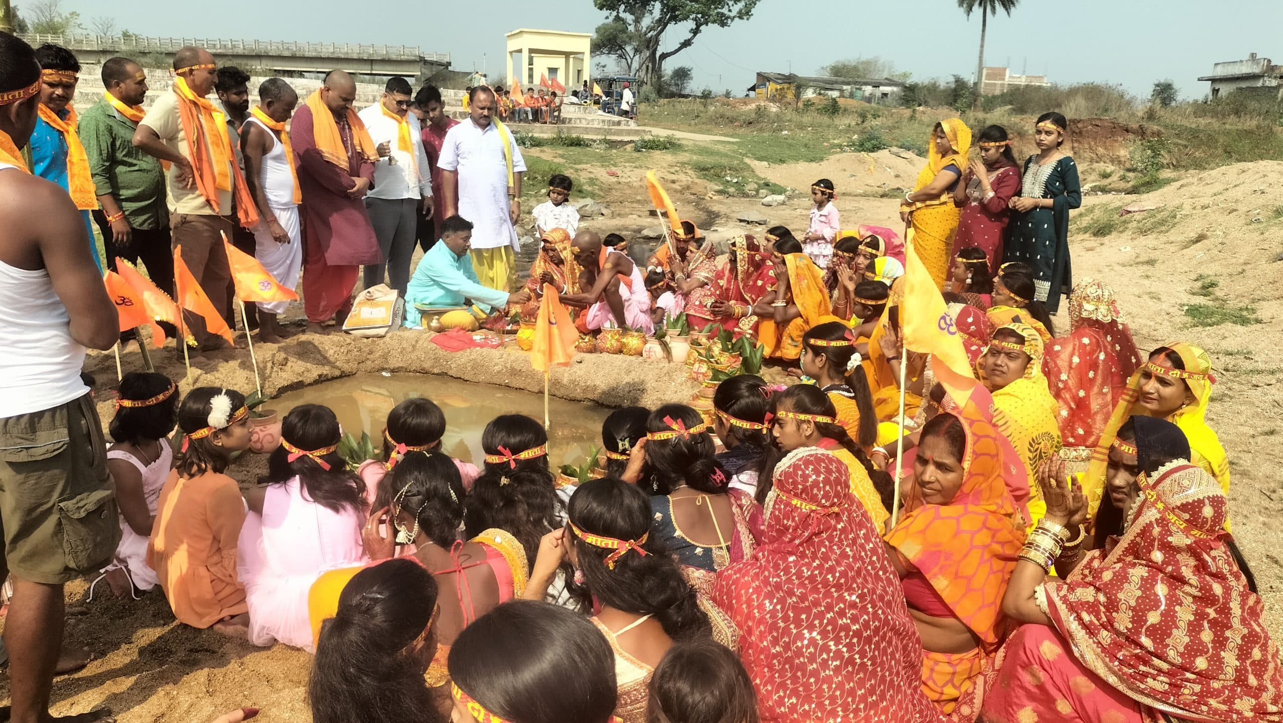 Deoghar news : मां काली प्रतिमा की प्राण-प्रतिष्ठा को लेकर निकाली कलश-यात्रा