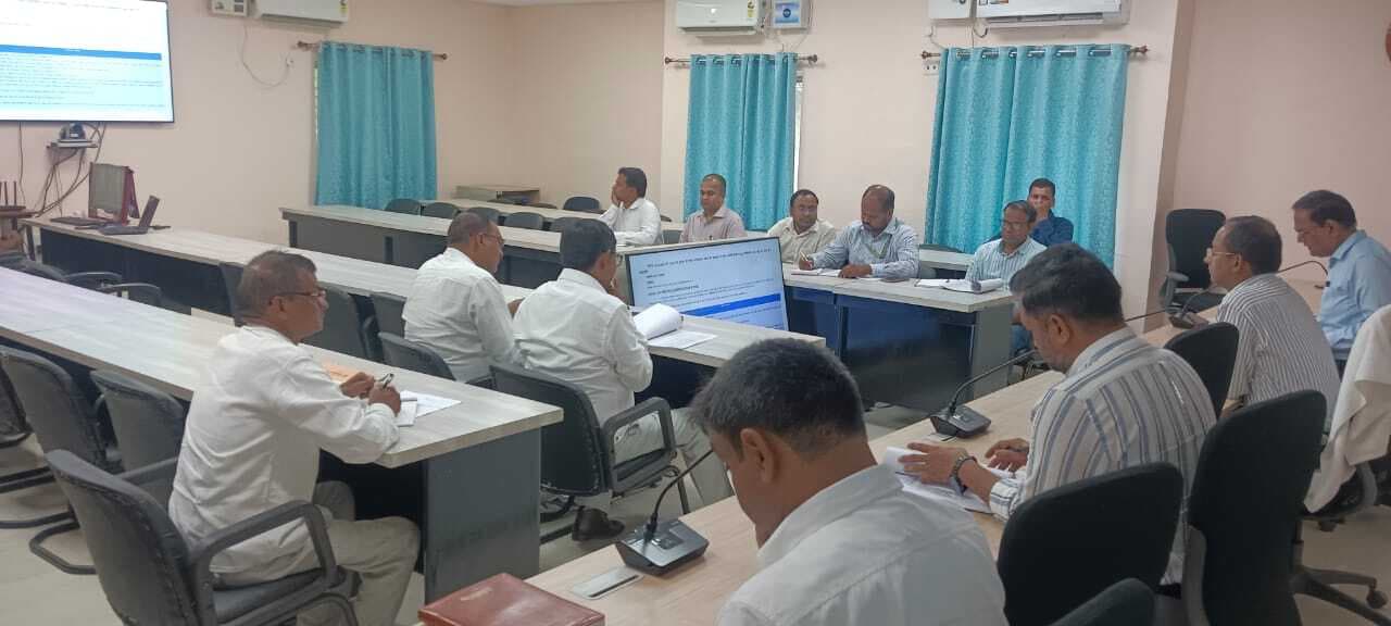 फसल अवशेष प्रबंधन के लिए किसानों को करें जागरूक : डीएम