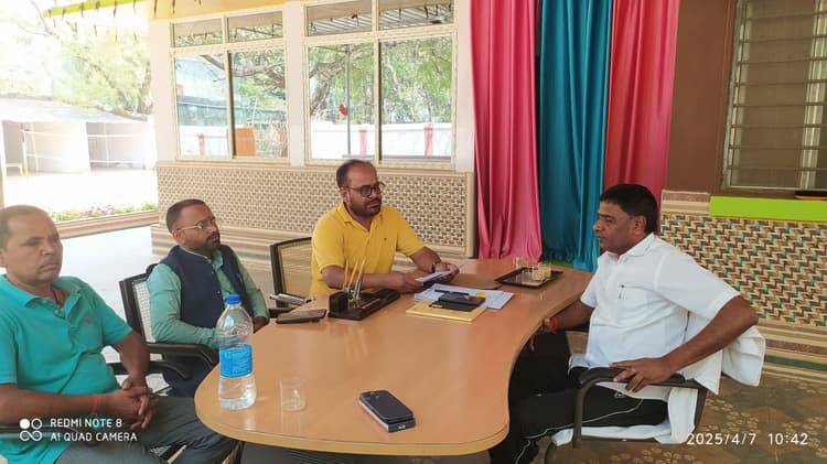 Giridih News: फाब्ला नेताओं ने ली गिरिडीह-पचंबा सड़क निर्माण की जानकारी