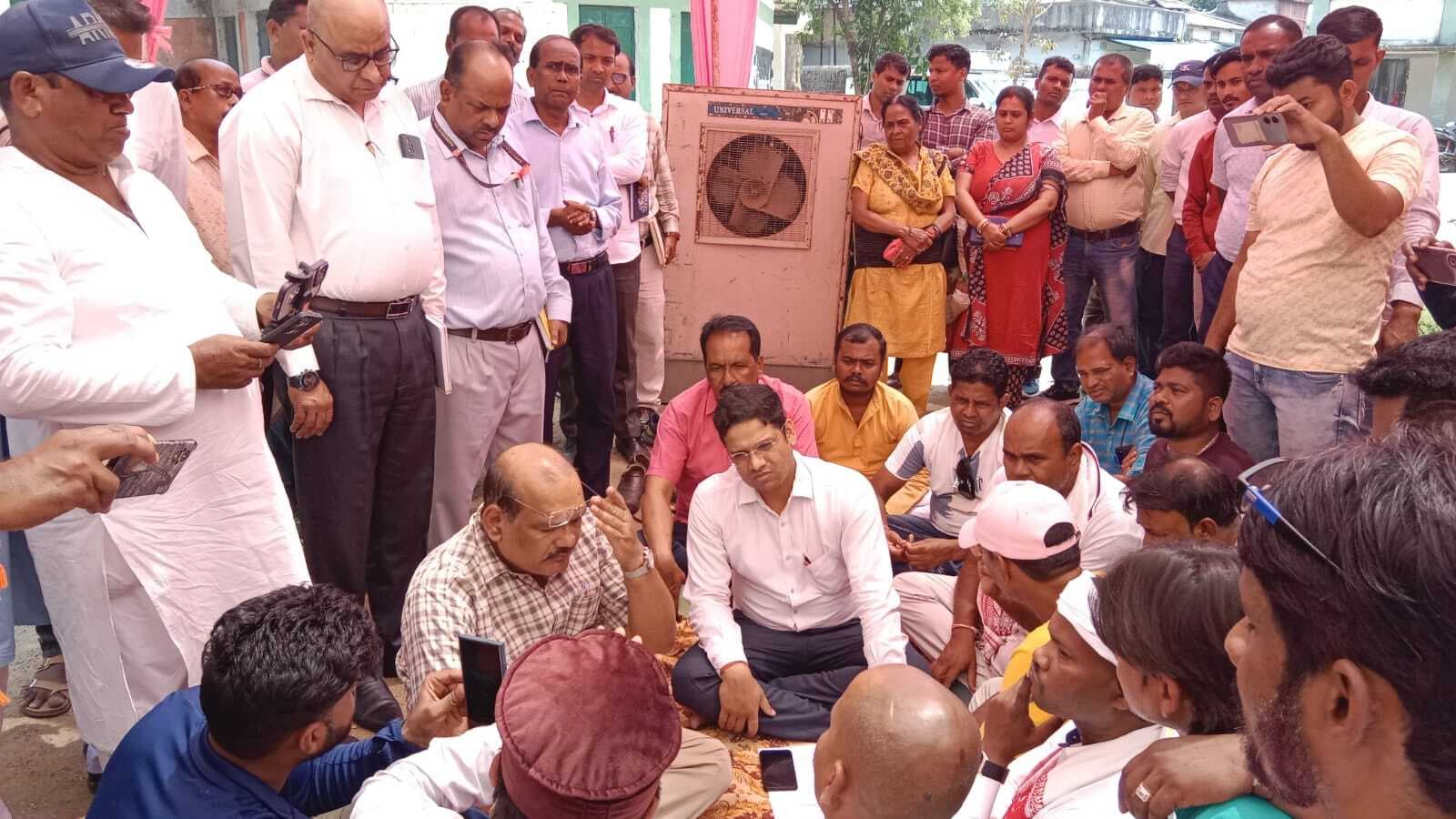 West Singhbhum News : अभिभावकों पर किताबें व ड्रेस खरीदने को लेकर दबाव नहीं बनायेंगे स्कूल : डीएसइ