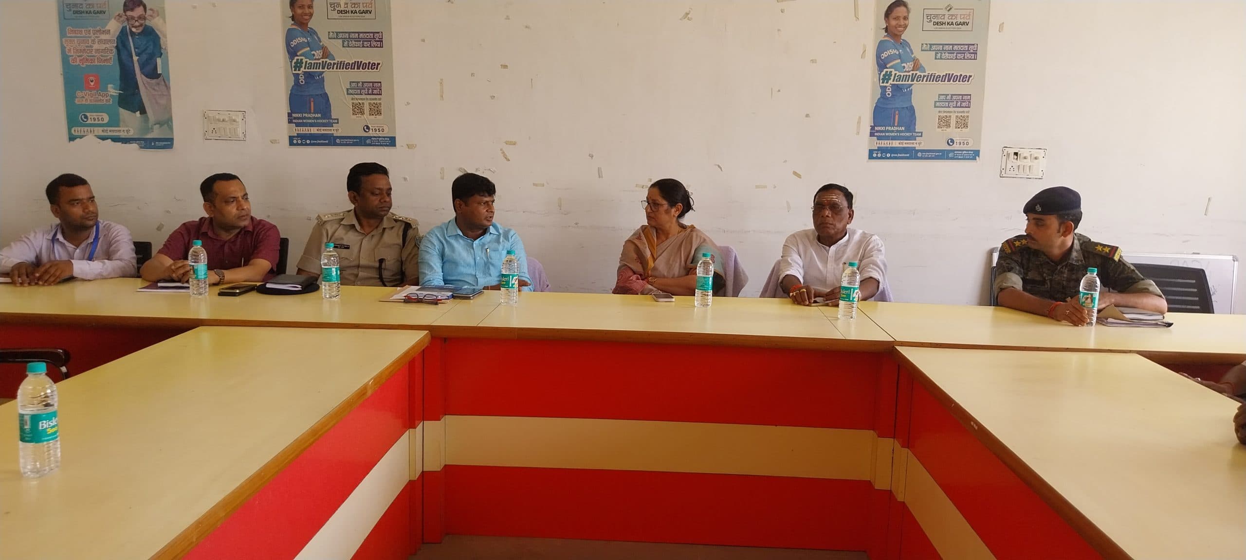 Giridih News: रामनवमी जुलूस विवाद को ले ग्रामीणों से मिलीं केंद्रीय मंत्री