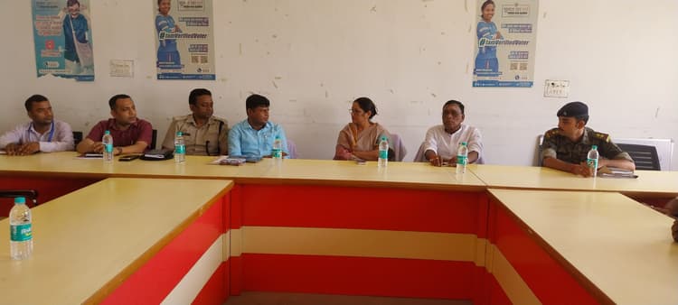 Giridih News: रामनवमी जुलूस विवाद को ले ग्रामीणों से मिलीं केंद्रीय मंत्री