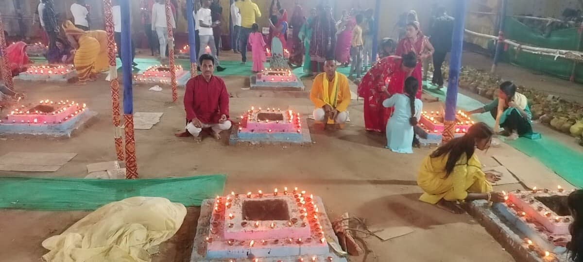 deoghar news : धार्मिक कथा सुनने से जीवन में होता है बदलाव : आचार्य गणेश देव