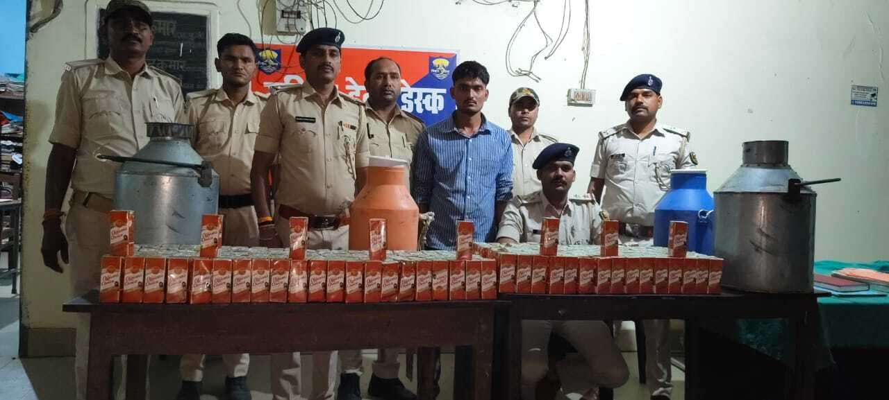 Motihri: दूध की केन से 372 बोतल शराब बरामद, तस्कर गिरफ्तार