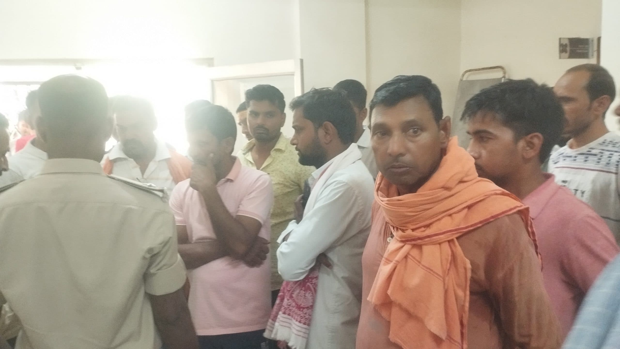 नवादा : बाइक सवार युवक की मौत, युवती जख्मी