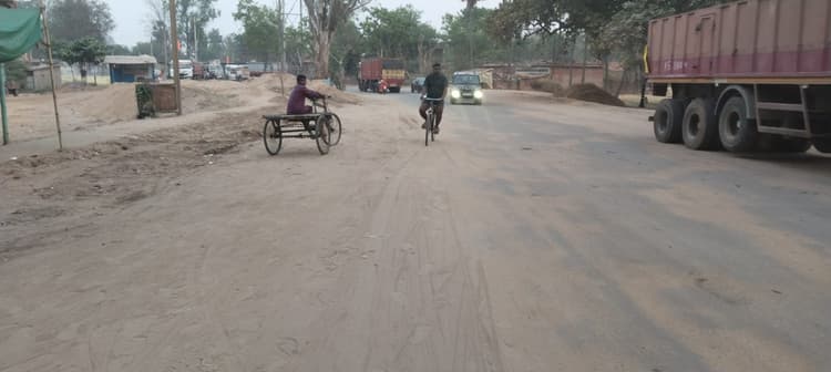 सड़क पर बालू पसारने वाले धर्मकांटा संचालकों पर होगी कार्रवाई : बीडीओ