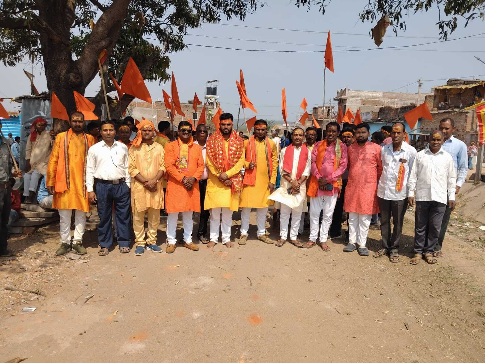 केरेडारी के बेलतु गांव में महायज्ञ को लेकर ध्वजारोहण